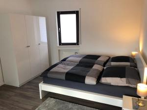 Postel nebo postele na pokoji v ubytování Ferienwohnung "An der Stadtmauer"