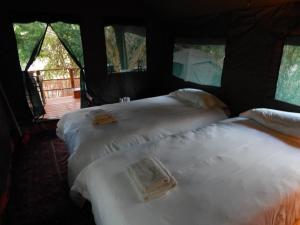 Posteľ alebo postele v izbe v ubytovaní Woodcutter's Bush Camp at The Old Trading Post