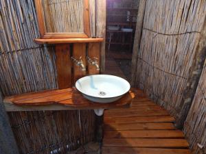 Kúpeľňa v ubytovaní Woodcutter's Bush Camp at The Old Trading Post