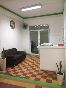 a living room with a couch and a counter at Hostal La Concordia in Ciudad Valles