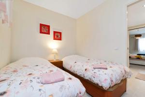 A bed or beds in a room at Ashanti Club Luxury Holiday Apartment