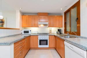 A kitchen or kitchenette at Ashanti Club Luxury Holiday Apartment