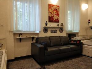 A seating area at Belvárosi Apartmanszálló - Kiskunfélegyháza