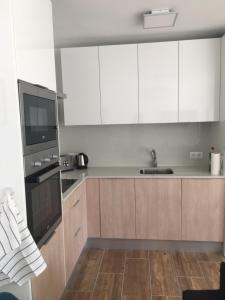 Kuchyňa alebo kuchynka v ubytovaní Esmeralda Apartment