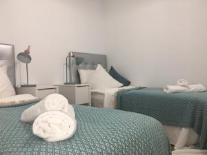 Posteľ alebo postele v izbe v ubytovaní Esmeralda Apartment + 37 fotografií