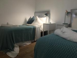 Posteľ alebo postele v izbe v ubytovaní Esmeralda Apartment