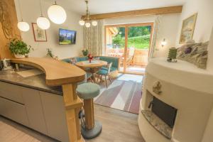 a room with a kitchen and a living room at Gästehaus Geir in Obernberg am Brenner