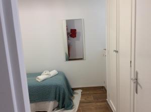 Posteľ alebo postele v izbe v ubytovaní Esmeralda Apartment