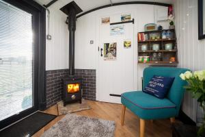 Posezení v ubytování Skipbridge Farm Glamping