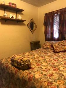 A bed or beds in a room at Mill Stone - Mt Penn Lodging