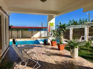 a patio with chairs and plants on a house at Hostal Vista del Mar in Trujillo