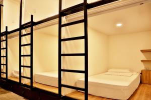 เตียงสองชั้นในห้องที่ Santuario Getsemani Hostel
