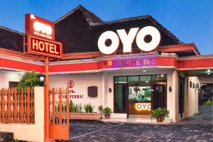 a hotel with an ovo sign in front of it at OYO 348 Hotel Dieng Permai in Yogyakarta