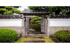 an entrance to a garden with a wooden gate at Kumano - House / Vacation STAY 9764 in Kumano