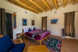 Postel nebo postele na pokoji v ubytování Nubra Ecolodge
