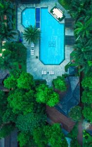 Piscina de la sau aproape de Puteri Gunung Hotel