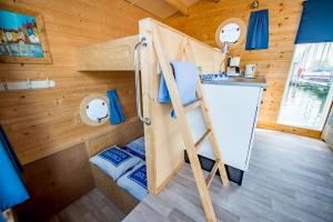 a bunk bed in a tiny house at Waterlodge in Wilhelminadorp +21 photos