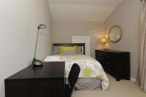 Foto da galeria de Boardwalk Homes Vacation & Bridal Guest Houses em Kitchener