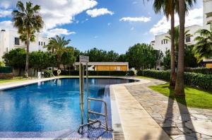 Bazén v ubytovaní Alamar apartment in La Cala de Mijas by Costarentals - Ref 38 alebo v jeho blízkosti