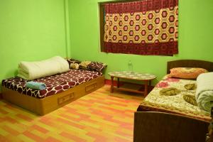 Llit o llits en una habitació de Nagarkot Trekkers Inn