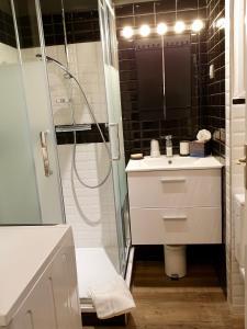 Phòng tắm tại Pra Loup Appart'hotel