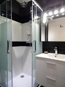 Phòng tắm tại Pra Loup Appart'hotel