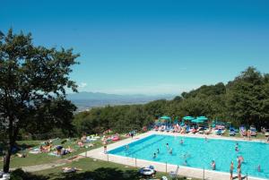 Bazén v ubytování Camping Barco Reale nebo v jeho okolí