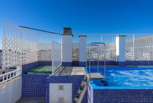 Bazén v ubytování Pool Penthouse in La Cala de Mijas by Costarentals - Ref 19 nebo v jeho okolí
