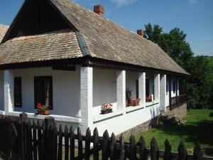 Photo de la galerie de l'établissement Hollóköves Vendégházak, à Hollókő