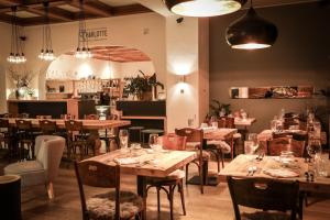 Restaurace v ubytování Hotel Seehof-Arosa + 37 fotografií