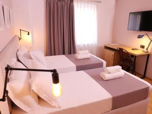 Postel nebo postele na pokoji v ubytování Oda Hotel Tirana