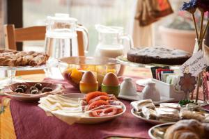 Jedlo v ubytovaní bed & breakfast alebo blízkom okolí