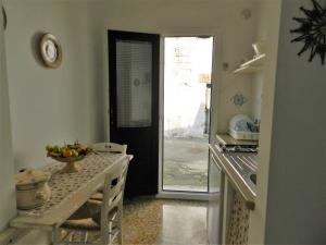 Η κουζίνα ή μικρή κουζίνα στο Casa a Corte nel centro storico