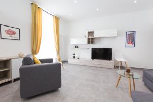 a living room with a couch and a television at La casa di Bicio in La Spezia