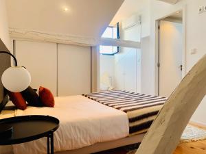 A bed or beds in a room at Oporto Chic&Cozy - Santo Ildefonso