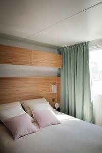 Postel nebo postele na pokoji v ubytování Camping le Marache