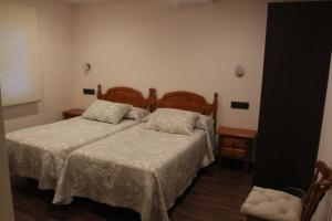 Postel nebo postele na pokoji v ubytování Hostal Extremeño