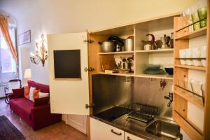 Kuchyň nebo kuchyňský kout v ubytování Stylish apartment in central Rome "Centro Storico"