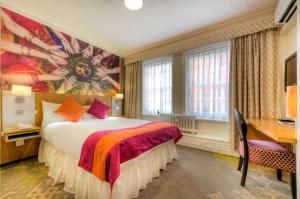 a bedroom with a large bed and a large window at ibis Styles Reading Centre in Reading