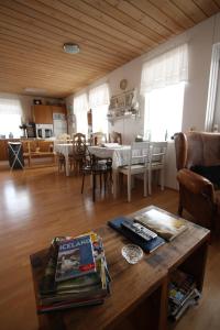 Posezení v ubytování Dalvík Hostel Gimli