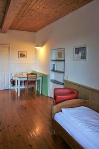 a bedroom with a bed and a table and chairs at Werkhof Bistrica in Hof