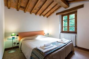 Un pat sau paturi într-o cameră la Villa Del Sole +56 fotografii
