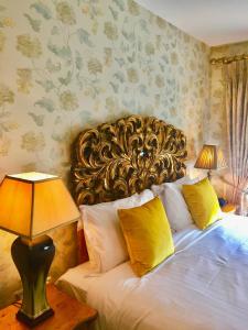 Ліжко або ліжка в номері No.1 Pery Square Hotel & Spa