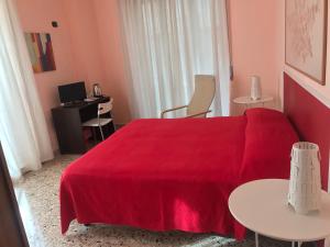 Televízia a/alebo spoločenská miestnosť v ubytovaní B&B Sansevero Naples