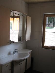 A bathroom at Karpfenhaus Feuchtwangen