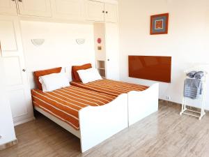 
A bed or beds in a room at RioMar Praia da Rocha
