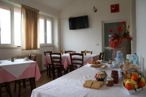 Jedlo v ubytovaní bed & breakfast alebo blízkom okolí
