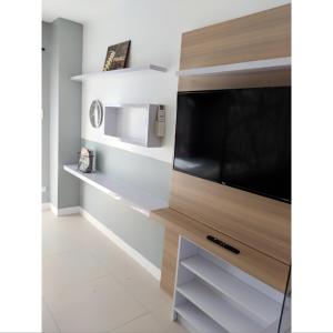 TV a/nebo společenská místnost v ubytování The Penn Room Tagaytay at Cool Suites