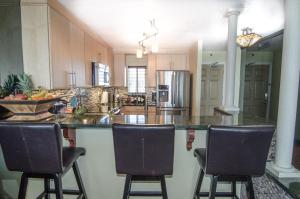 Area soggiorno di Best Gulf-Front Beach View in Destin!