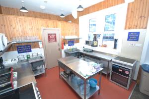 Kuchyň nebo kuchyňský kout v ubytování Blackwater Hostel
